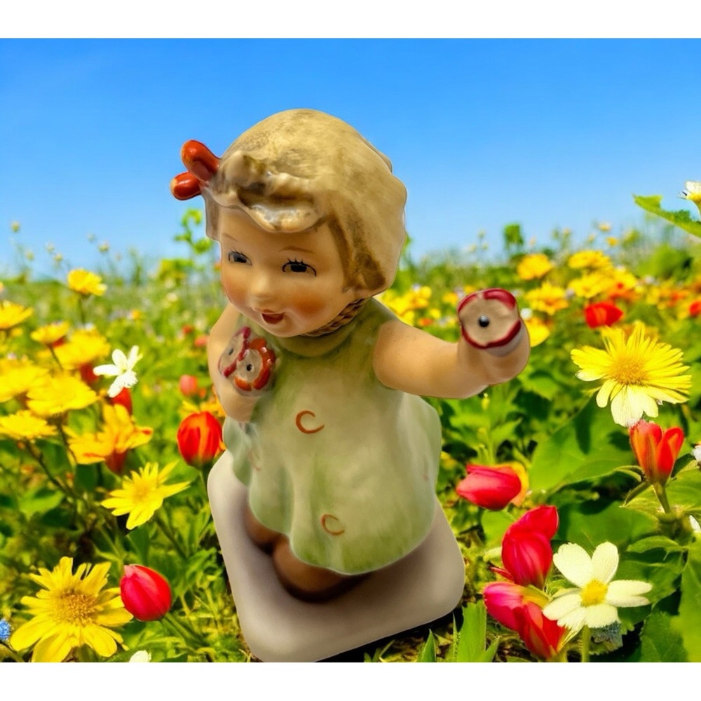 1994 Hummel Goebel Forever Yours Young Girl Figurine 793 Germany Vintage Decor‎